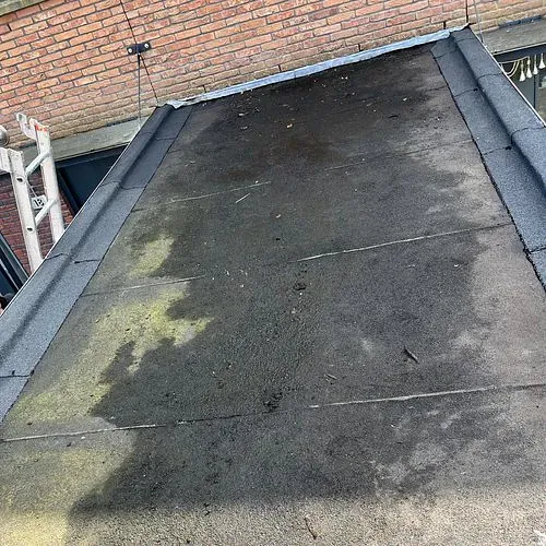 Afgewerkte dakrand bij een overkapping